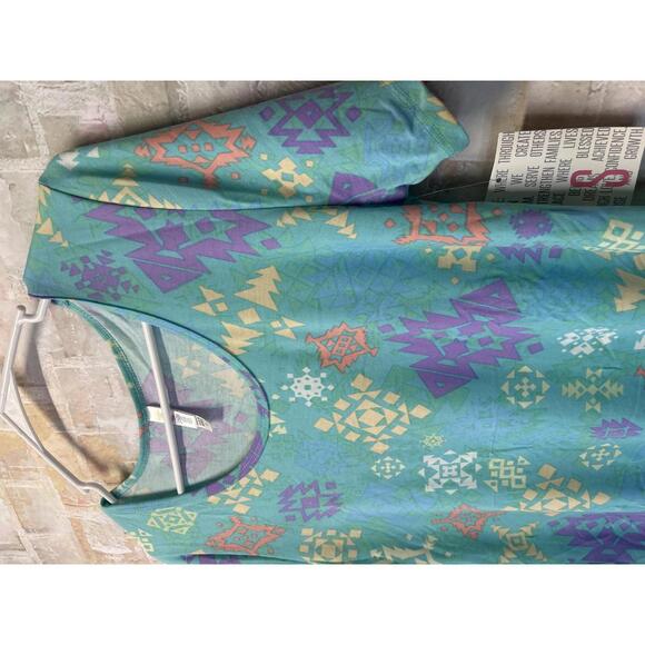 LuLaRoe Classic T Women's Top NWT Small - Picture 2 of 3